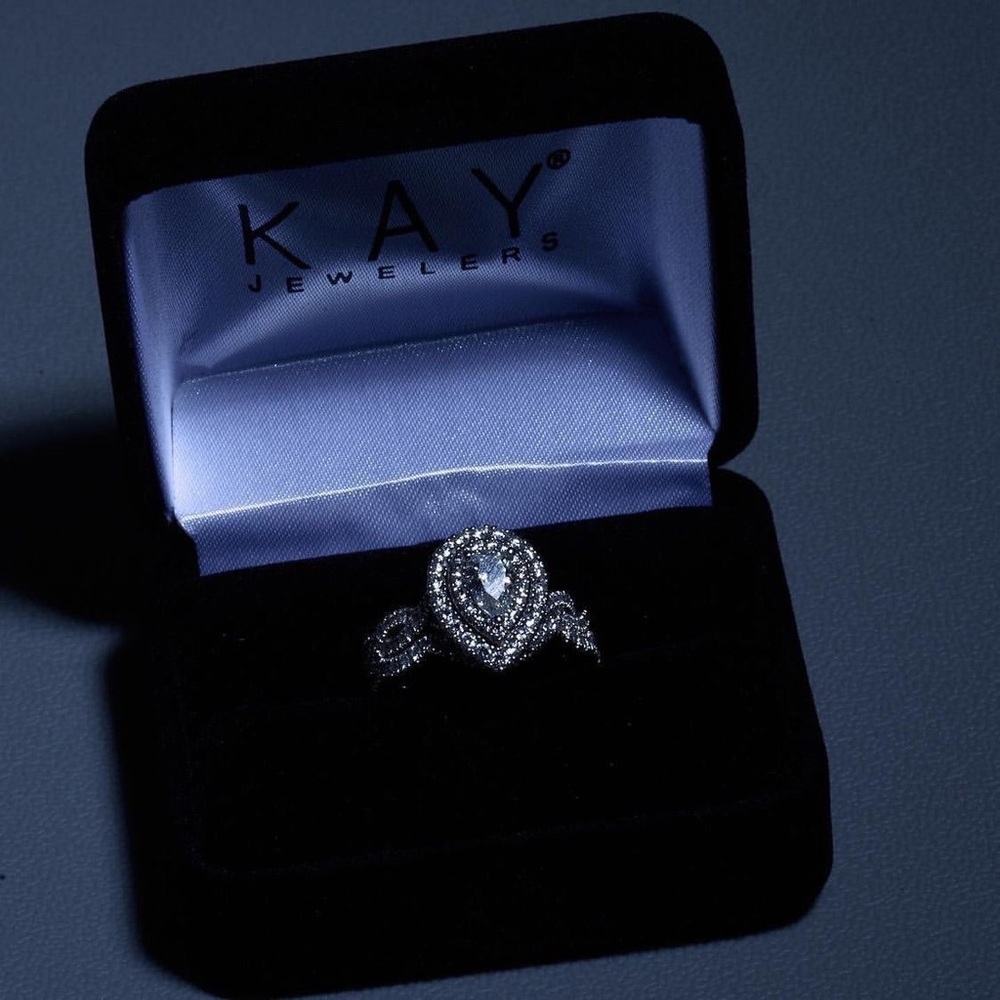 Engagement ring set .